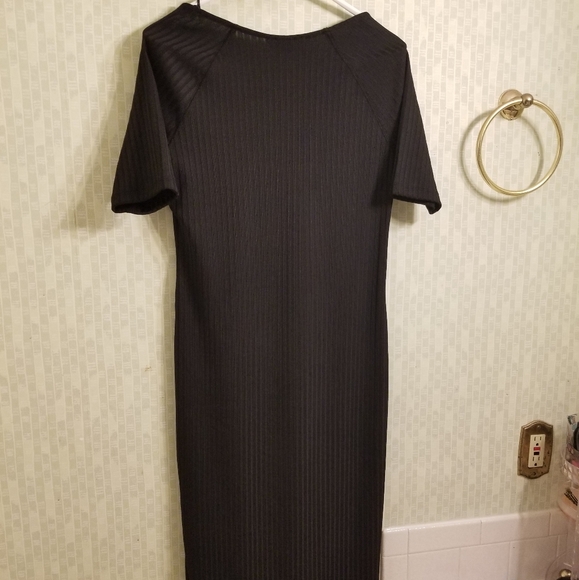 Black dress - Picture 3 of 6